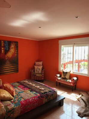 3 室のベッドルーム、アイロン / アイロン台、WiFi (無料)、ベッドシーツ