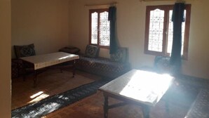 Breakfast, lunch and dinner served  - Hôtel Auberge Etoile De Dades (Ait Sedrate Jbel El Soufla)