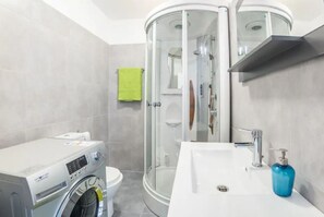 อพาร์ทเมนท์ | ห้องน้ำ | ฝักบัว, ไดร์เป่าผม, ผ้าเช็ดตัว, สบู่