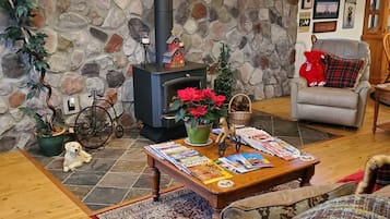 Smart TV, DVD player, table tennis, books