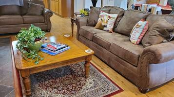 Smart TV, reproductor de DVD, tenis de mesa y libros