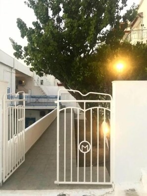 Property entrance - Villa Bagia (Andros)