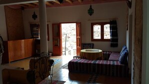Lobby sitting area - Source De Dades (Boumalne Dades)