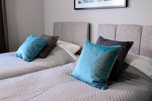 Superior Apartment | Blackout curtains, iron/ironing board, free WiFi, bed sheets