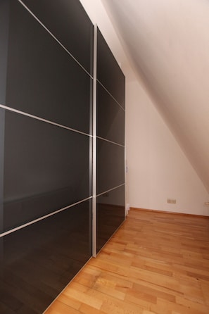 Apartment | Hochwertige Bettwaren, Verdunkelungsvorhänge, Bügeleisen/Bügelbrett