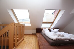 Apartment | Premium bedding, blackout curtains, iron/ironing board - SLADKIY SLIVA Boutique Apartment (Leipzig)