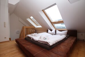 Apartment | Premium bedding, blackout curtains, iron/ironing board - SLADKIY SLIVA Boutique Apartment (Leipzig)