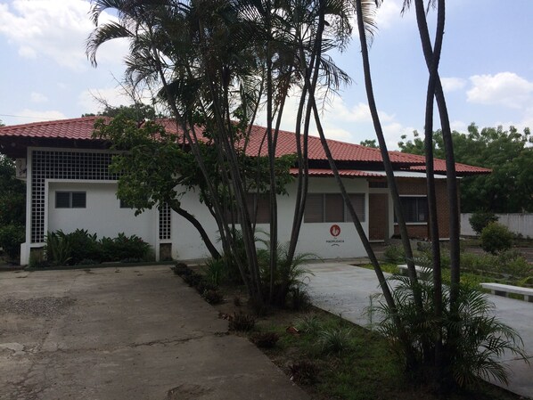 Fachada de la propiedad