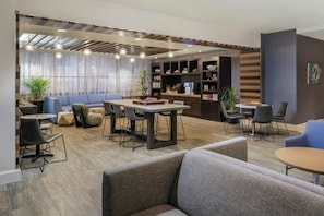 Bar-salon dans le hall