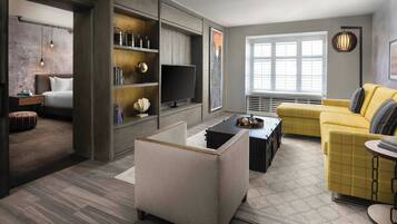 Suite, 1 slaapkamer, uitzicht op binnenplaats | Woonruimte | Een ledtelevisie