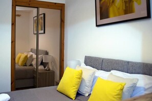 Iron/ironing board, free WiFi, bed sheets