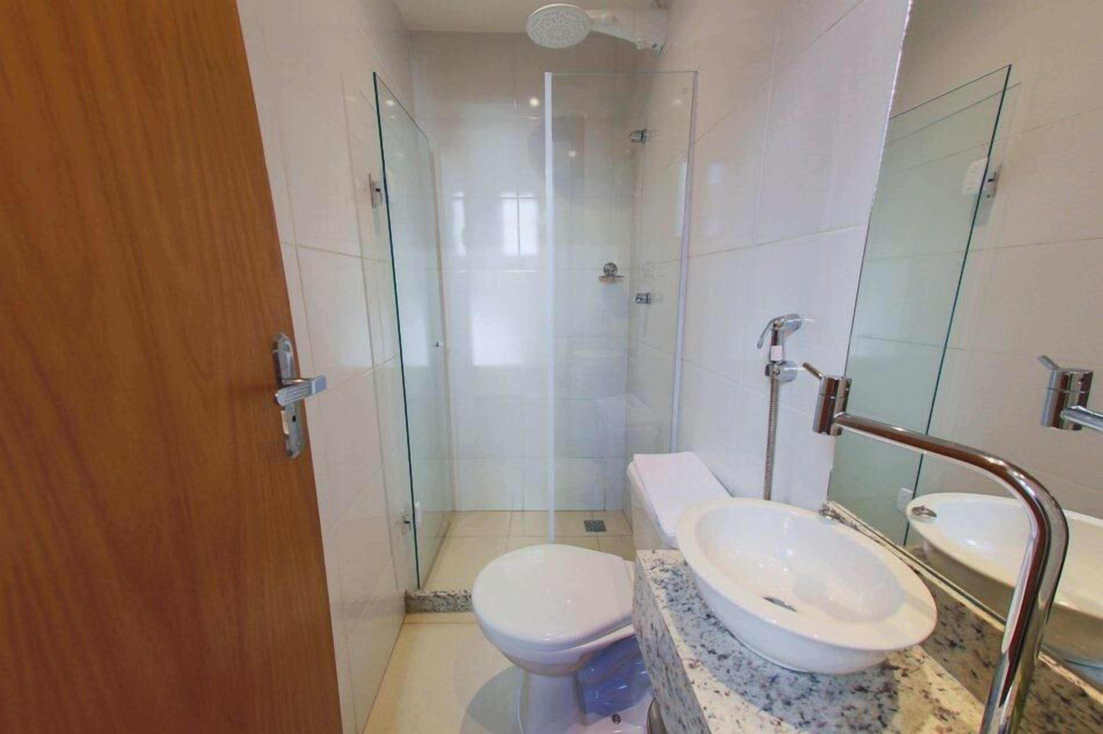 shower, free toiletries, towels, soap