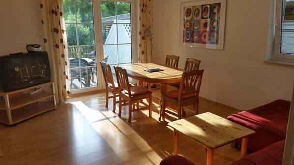 Basic Apartment, Terrace, Ground Floor (Ferienwohnung 2)