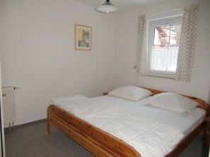 Basic Apartment, Terrace, Ground Floor (Ferienwohnung 2)