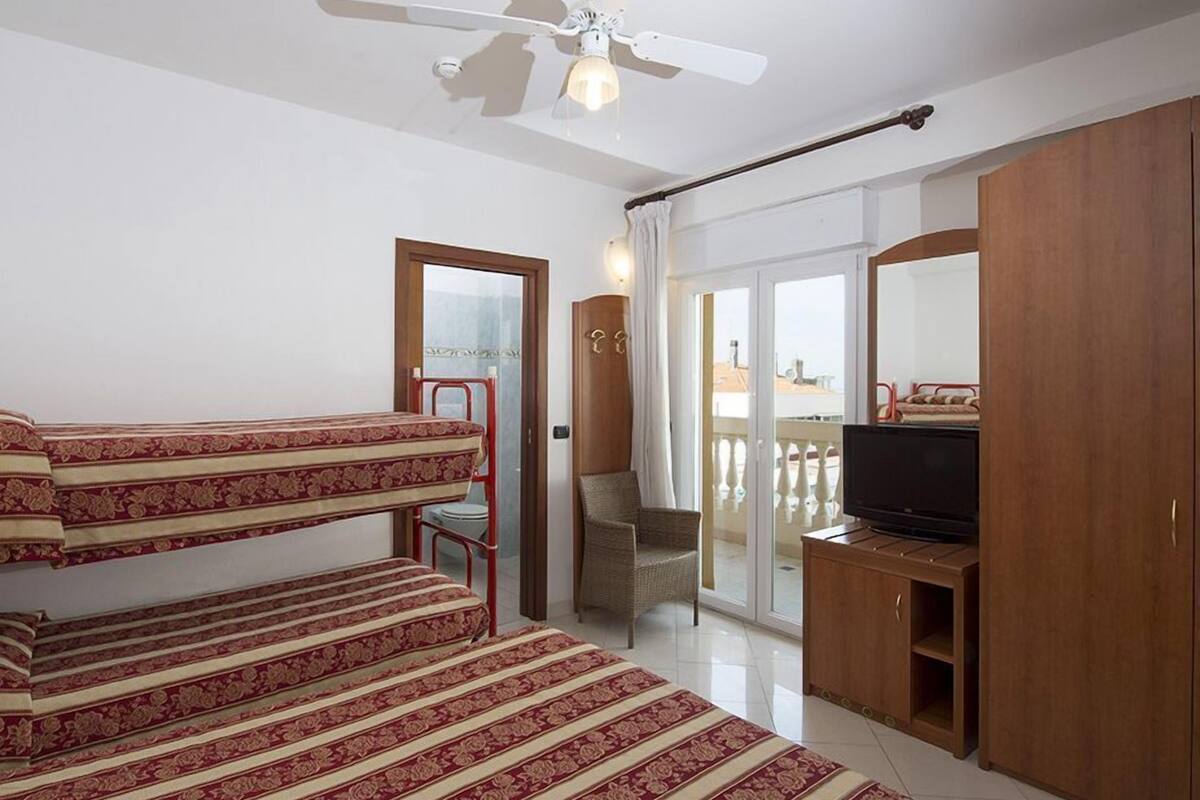 1 bedroom, in-room safe, soundproofing, cots/infant beds