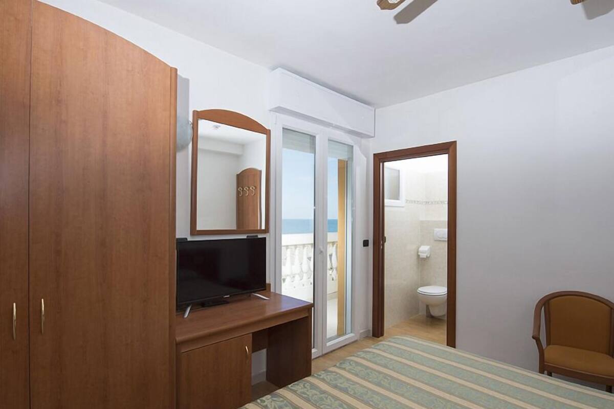 1 bedroom, in-room safe, soundproofing, cots/infant beds