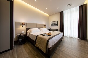 Chambre Double Classique, 1 grand lit | 1 chambre, coffres-forts dans les chambres, bureau, rideaux occultants