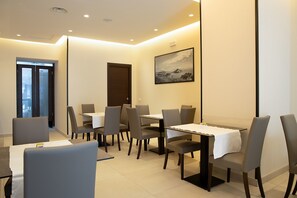Free daily buffet breakfast  - Hotel Palazzo Argenta (Naples)