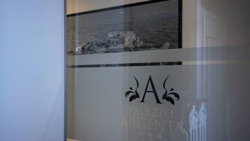 A hotel sign with the name "PALAZZO ARGENTA" and a logo.
