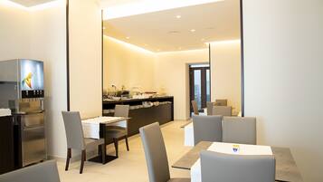 Colazione a buffet inclusa, servita tutte le mattine