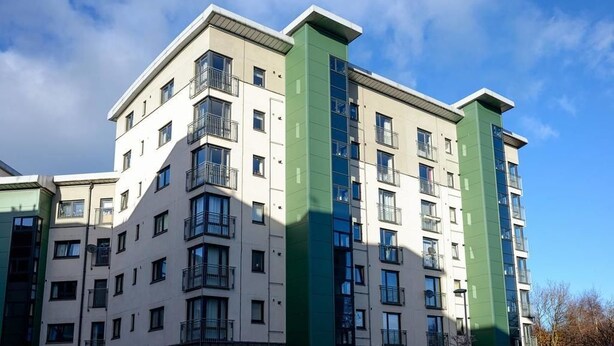 A multi-story residential building with balconies and large windows. - Wonderful Apartment nr Central Edinburgh (Edinburgh)
