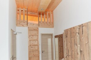 Vierbettzimmer, eigenes Bad | Schreibtisch, schallisolierte Zimmer, kostenloses WLAN, Bettwäsche