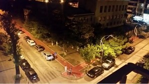 Classic-Apartment, 1 Doppelbett und Schlafsofa, Stadtblick | Blick vom Balkon