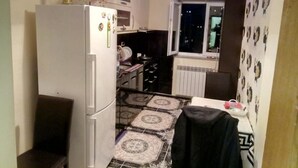 Departamento clásico, 1 cama matrimonial y sofá cama, vista a la ciudad | Cocina privada