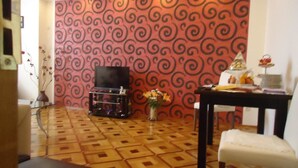 Departamento clásico, 1 cama matrimonial y sofá cama, vista a la ciudad | Sala de estar