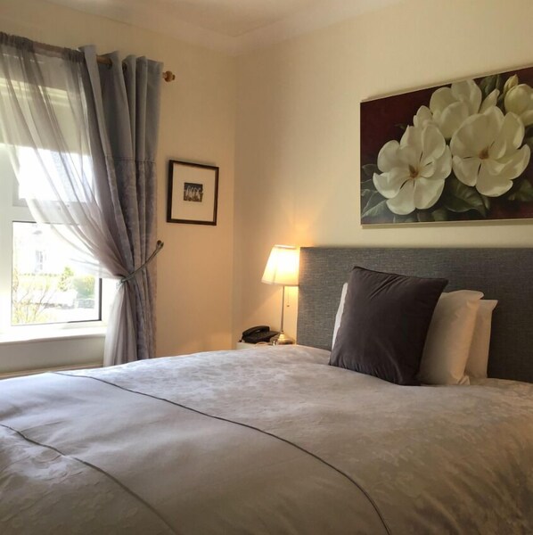 Double Room | Individually decorated, individually furnished, laptop workspace - Ballyvaughan Lodge (Ballyvaughan)