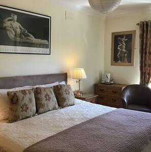 Double Room | Individually decorated, individually furnished, laptop workspace - Ballyvaughan Lodge (Ballyvaughan)