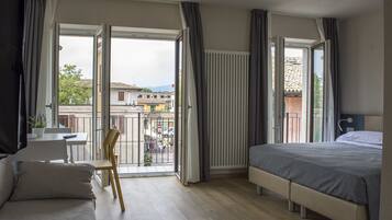 Deluxe Double Room, Balcony | In-room safe, desk, soundproofing, free WiFi