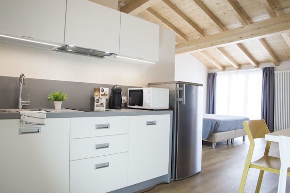 Superior Double Room | Private kitchenette | Stovetop, cookware/dishes/utensils