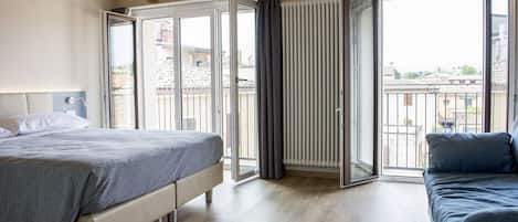 In-room safe, desk, soundproofing, free WiFi