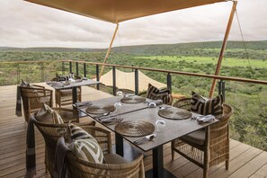 Breakfast, lunch and dinner served - Shamwari Sindile (Paterson)