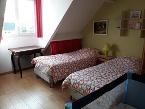 5 bedrooms, iron/ironing board, WiFi