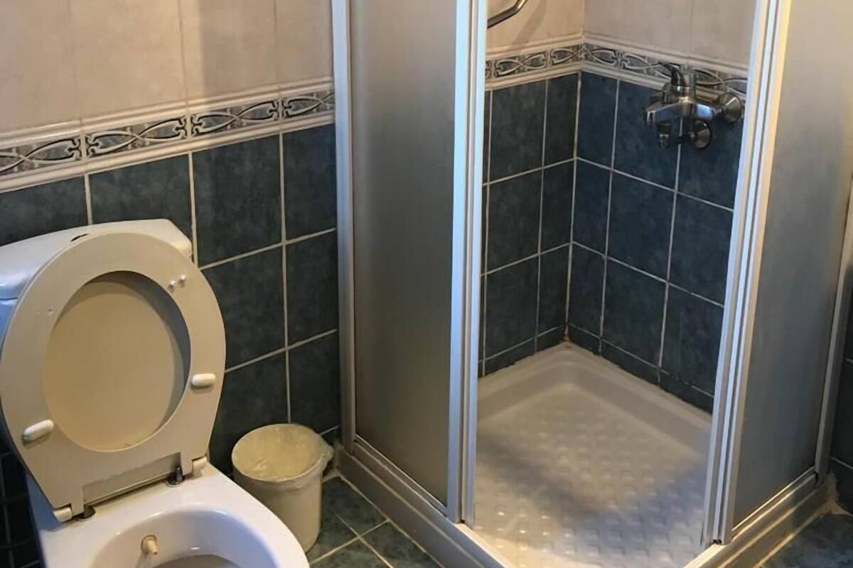 Economy Room, 1 Double Bed, Non Smoking, Courtyard View | Bathroom