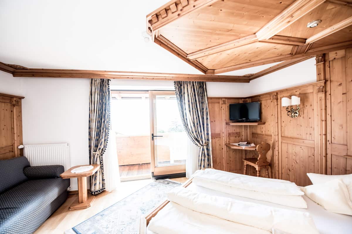 Romantic Double Room, Mountain View | In-room safe, individually decorated, individually furnished, free WiFi