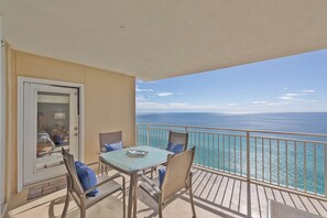 Outdoor dining - Emerald Beach Penthouse #2525 2BR+3 Bunks 2 BA Remodeled Summer Deals (Panama City Beach)