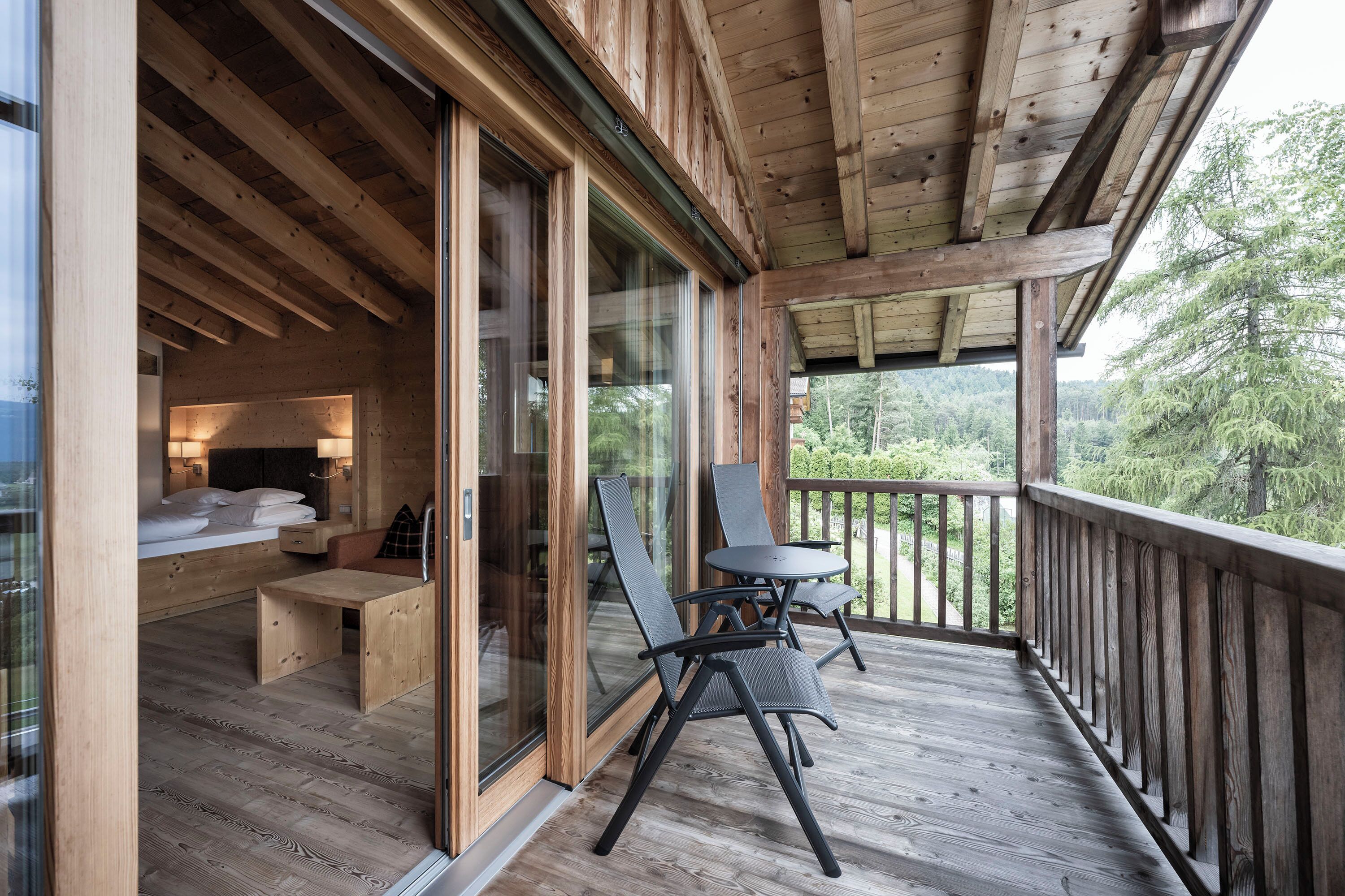 Comfort-Doppelzimmer, Balkon, Talblick | Minibar, Zimmersafe, individuell dekoriert, individuell eingerichtet