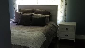 Family Apartment, Multiple Beds | 2 bedrooms, laptop workspace, free WiFi, bed sheets