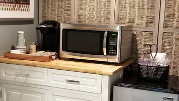 Appartement Familial, plusieurs lits | Coin cuisine privé | Réfrigérateur dans l'espace commun, micro-ondes dans l'espace commun