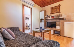 TV - Beautiful home in Sisan with WiFi (Sisan)