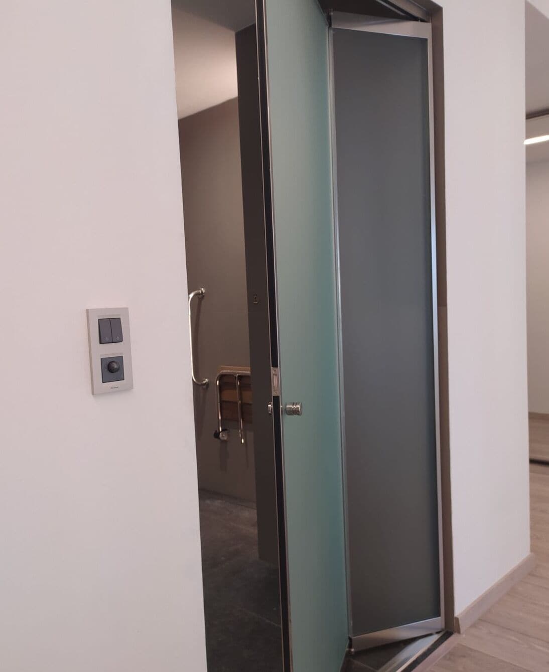 deluxe twin room, accessible | bathroom | shower, hair dryer, slippers, towels