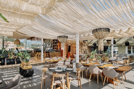 Restaurante. Las Hotel & Spa