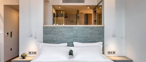 ห้องดีลักซ์ทริปเปิล, วิวเมือง | เครื่องนอนระดับพรีเมียม, ตู้นิรภัยในห้องพัก, ผ้าม่านกันแสง