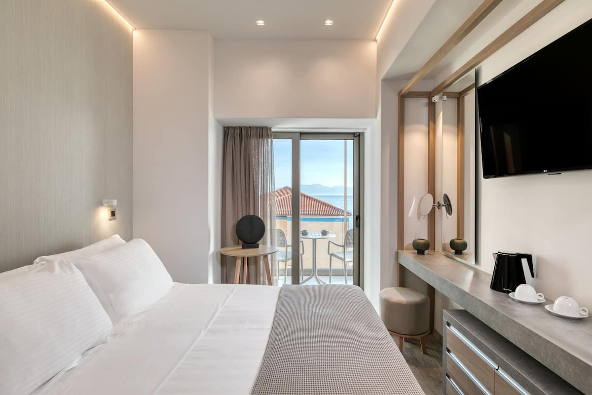 Standard Twin Room | 1 bedroom, premium bedding, in-room safe, blackout drapes