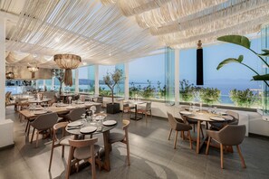 Restaurant - Las Hotel & Spa (East Mani)