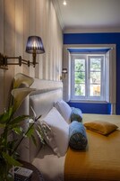 Decoración personalizada, muebles diferentes y escritorio 
