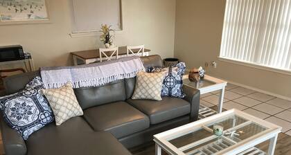 South Padre Cottage within walking distance to everything Fun!